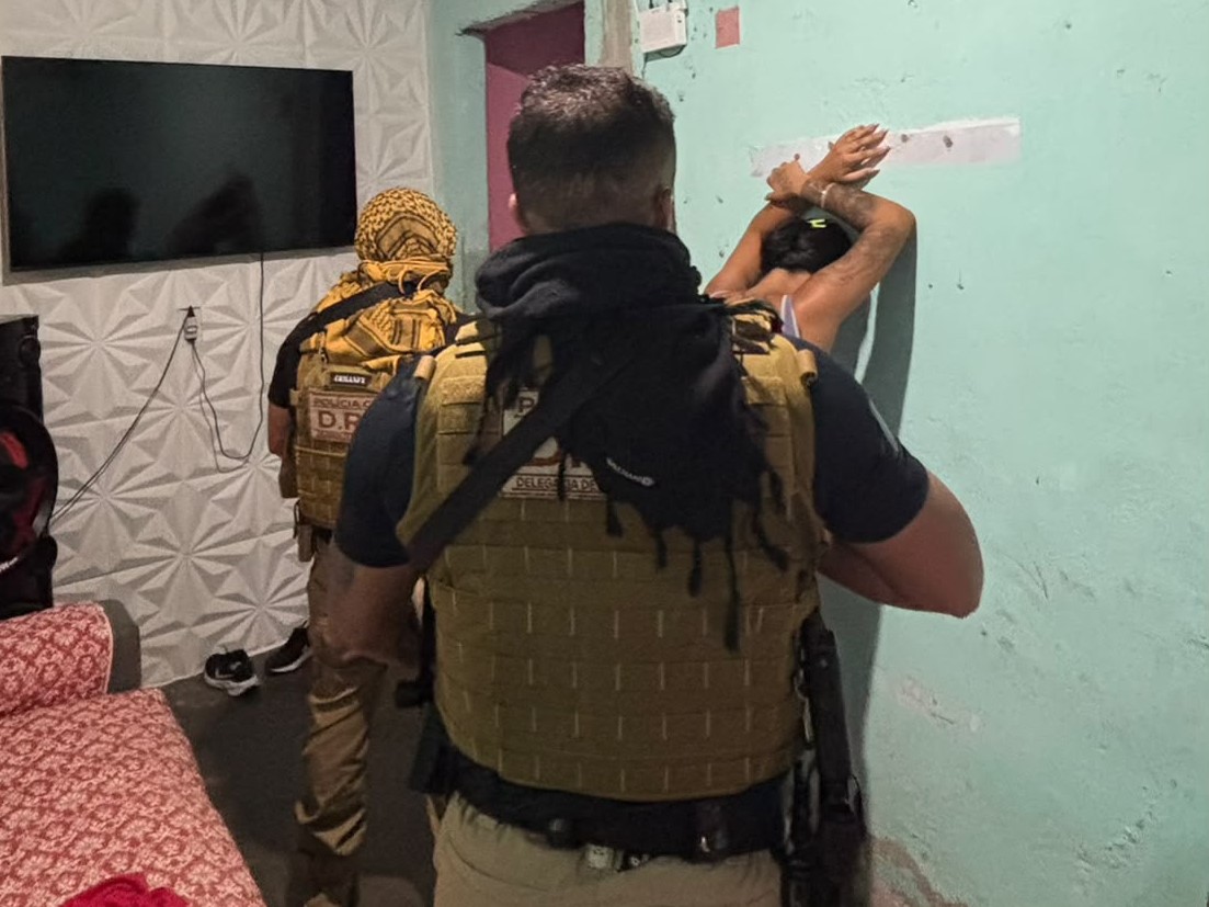 Polícia faz operação contra grupo criminoso que dava ordens de dentro de presídios na Paraíba