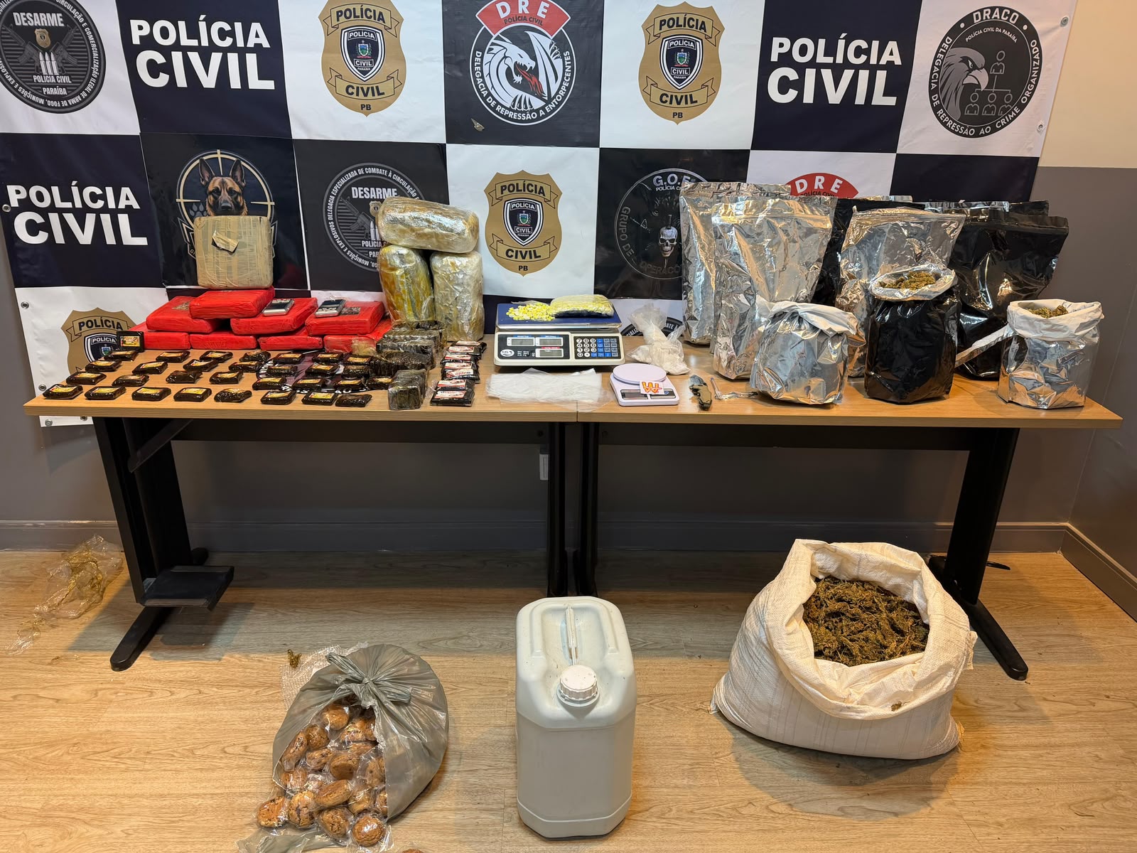 Polícia prende cinco suspeitos de vender drogas por delivery em João Pessoa