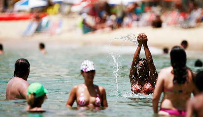 Prefeitura abre 90 vagas para comerciantes de guarda-sóis nas praias de João Pessoa