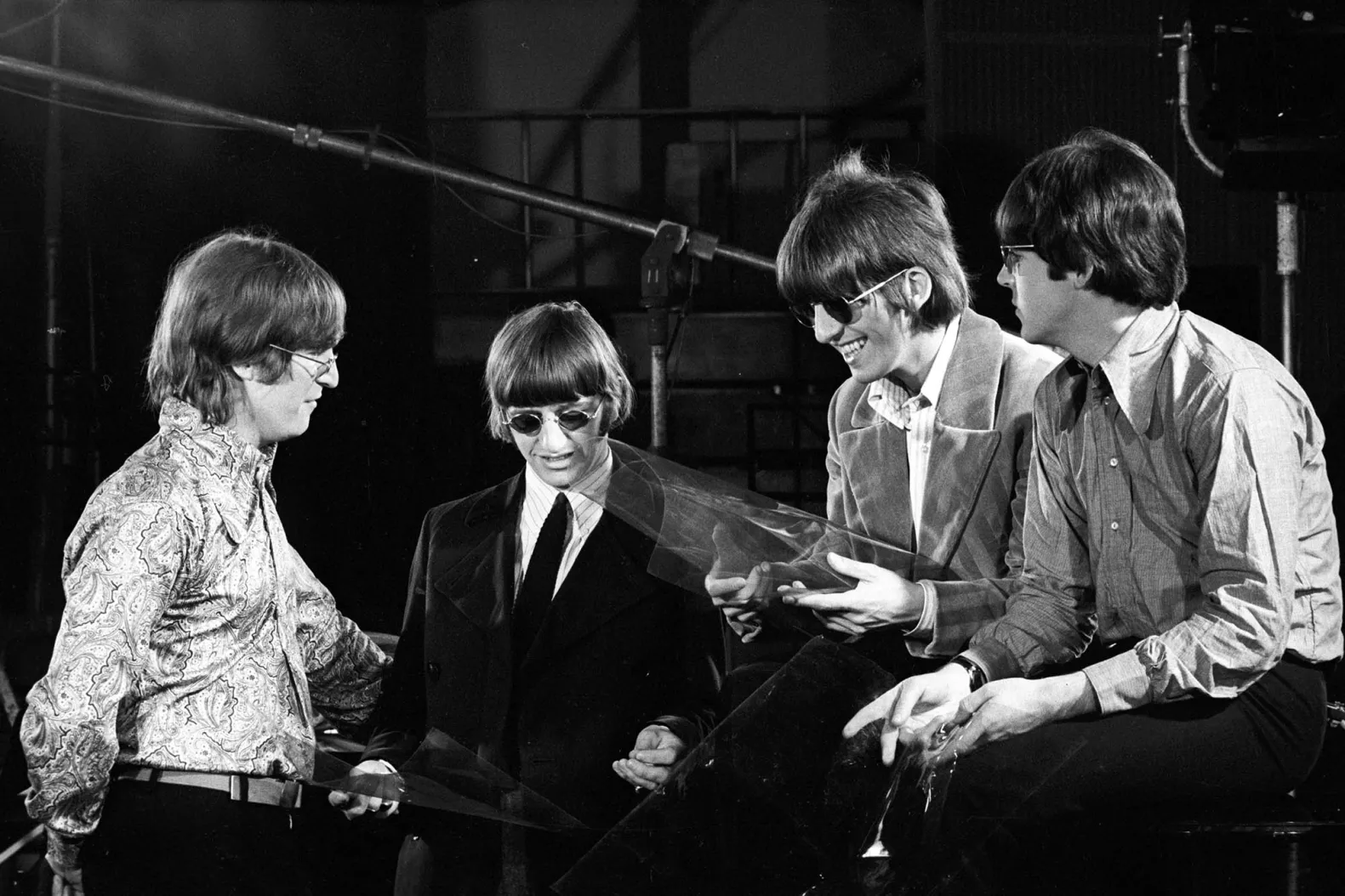 Revolver, 60 anos