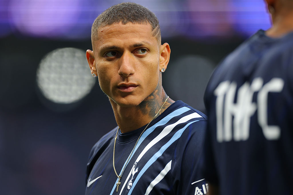 Richarlison recebe título de Cidadão Paraibano após doação de R$ 200 mil