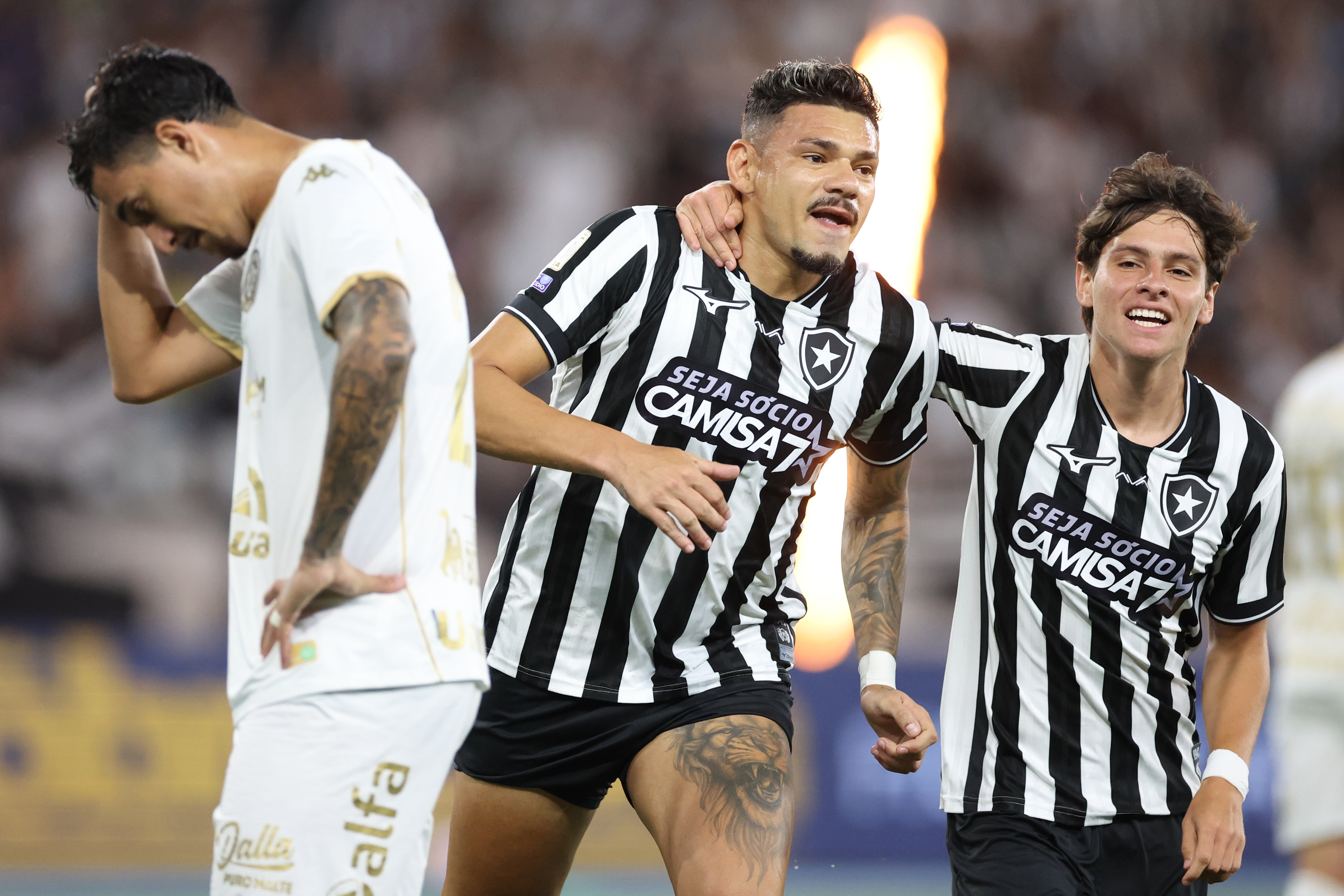 Tiquinho volta a marcar pelo Botafogo e se torna o maior artilheiro do clube nos pontos corridos