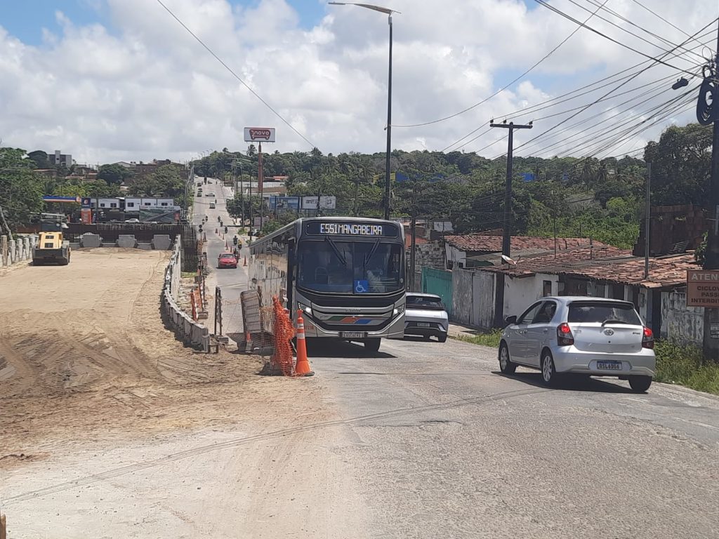 Trânsito é interditado em ladeira na Zona Sul de João Pessoa para obras de ponte do Rio Cuiá