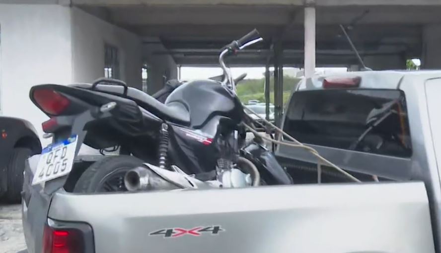 Trio suspeito de integrar quadrilha de roubo de motos é preso, em João Pessoa