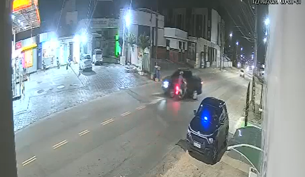 Vídeo mostra colisão entre caminhonete e moto que deixou homem morto em João Pessoa