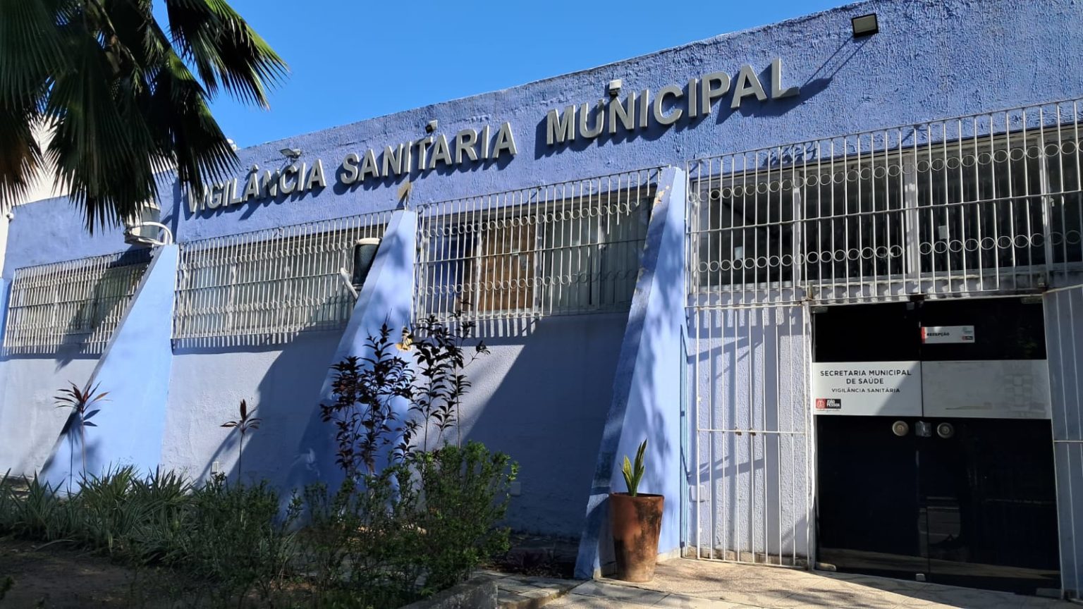 Vigilância interdita duas clínicas odontológicas por documentos falsificados em João Pessoa