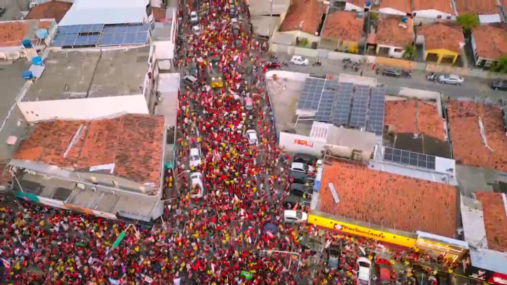 Lula tem atos de campanha com multidão em João Pessoa e carreata em Campina Grande