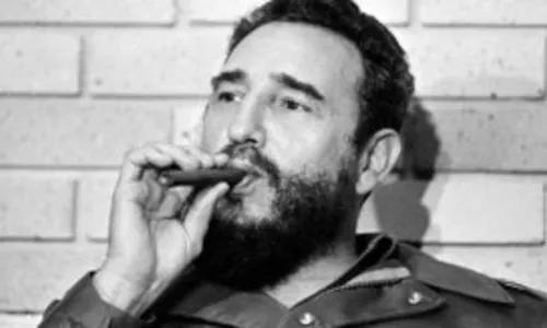 
				
					Ipojuca Pontes matou Fidel num artigo há 10 anos. E Fidel continua vivo!
				
				