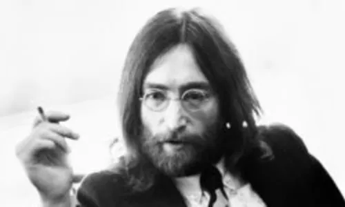 
				
					Lennon não era bom músico como McCartney, mas criou os Beatles
				
				