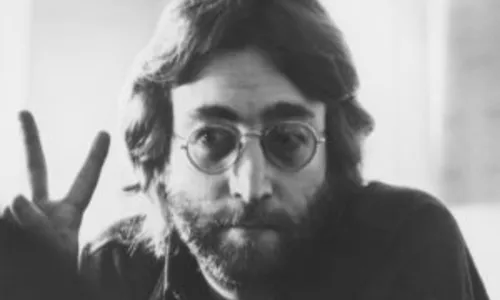 
				
					Lennon não era bom músico como McCartney, mas criou os Beatles
				
				