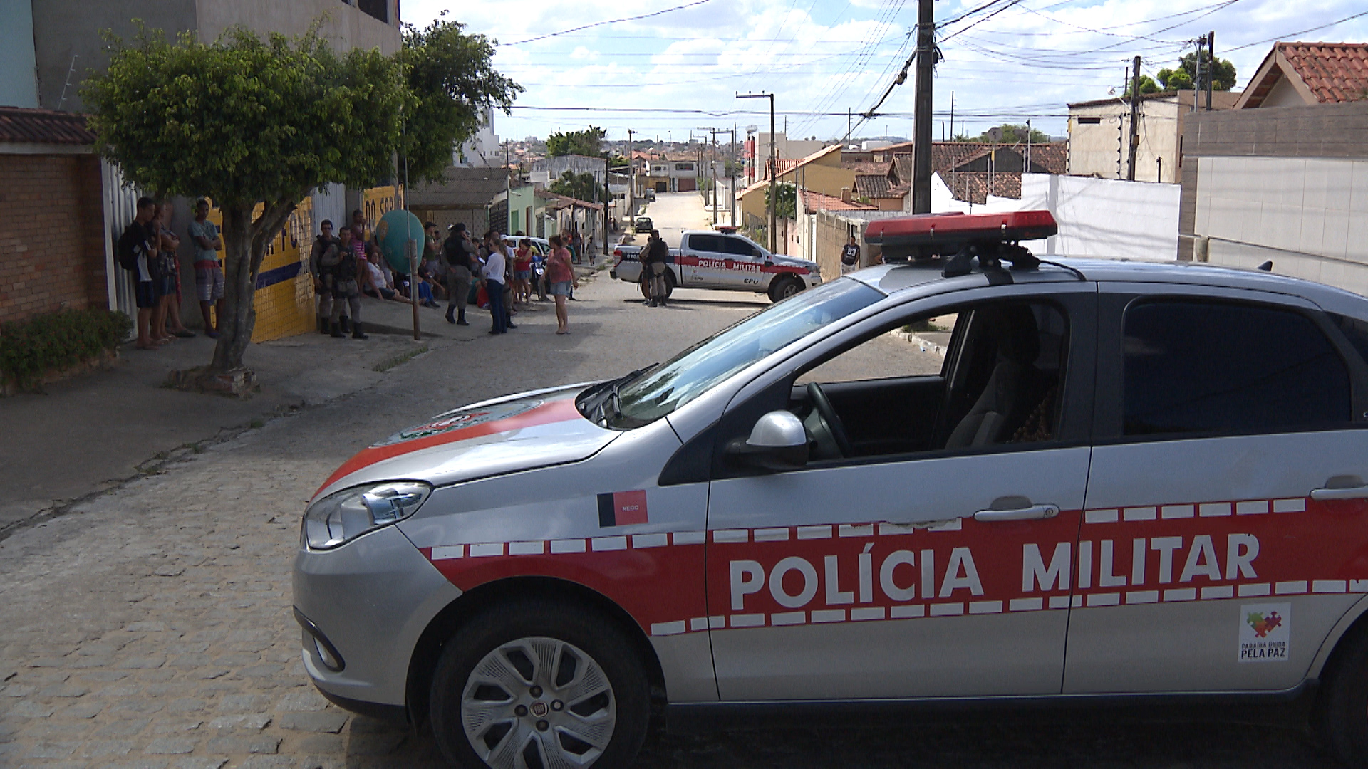 Homem é assassinado a tiros após deixar dois netos na escola em Campina Grande