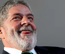 População faz marchinhas a favor e contra Lula antes do julgamento