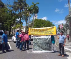 Motoristas de alternativos fecham Praça João Pessoa em protesto