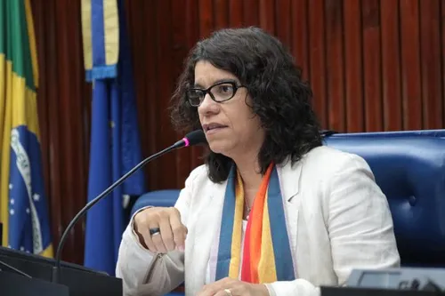 
				
					Estela diz que Azevêdo terá três oposições na Assembleia Legislativa da Paraíba
				
				