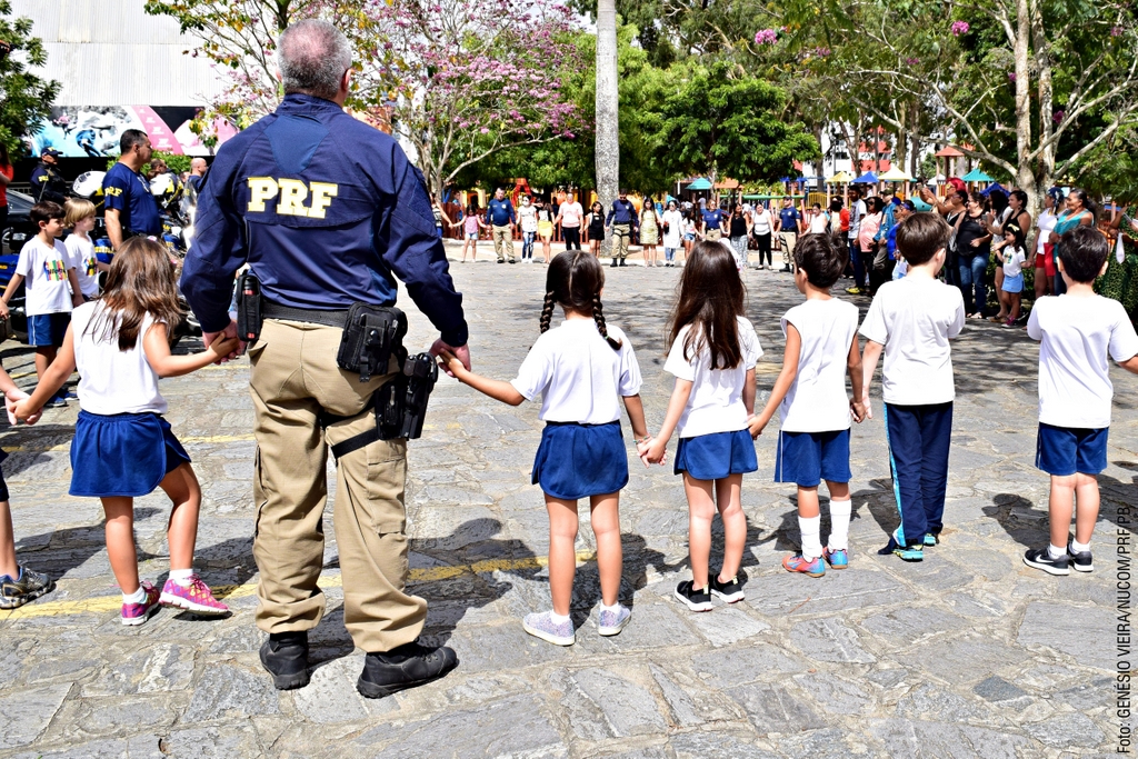 
				
					Agentes da PRF promovem evento para as crianças com câncer em CG
				
				