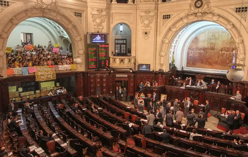 
				
					MP do RJ pede anulação de sessão que revogou prisão de deputados
				
				