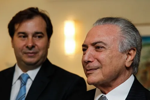 
				
					Temer e Rodrigo Maia discutem reforma da Previdência durante reunião
				
				