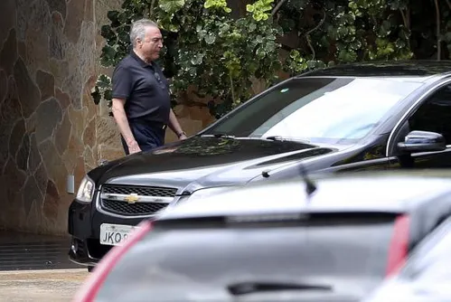 
				
					Temer se reúne com Rodrigo Maia e aliados na residência oficial
				
				