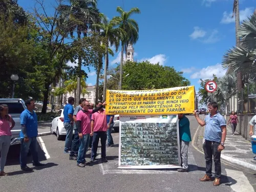 
				
					Motoristas de alternativos fecham Praça João Pessoa em protesto
				
				