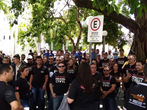 
				
					Deputados querem emendar projeto para atender agentes da Polícia
				
				