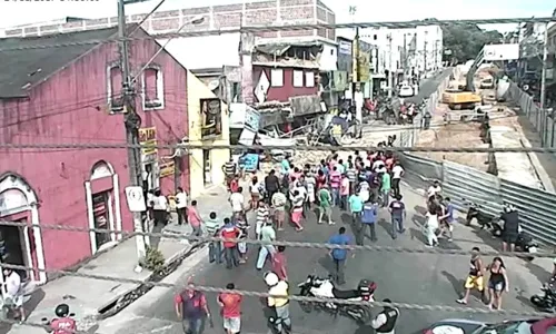 
				
					Marquise de loja de motos cai no Centro de João Pessoa na tarde desta sexta
				
				