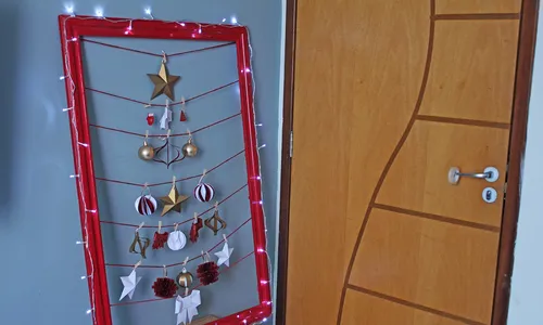 
                                        
                                            Decoração de Natal: aprenda a fazer uma diferente e personalizada
                                        
                                        