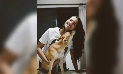 
				
					Fotógrafa cria perfil para cadela no Instagram e motiva adoção
				
				