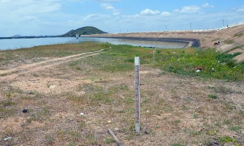 
                                        
                                            Sete cidades do Sertão da Paraíba ficam sem água após açude secar
                                        
                                        