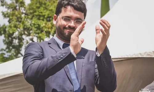 
                                        
                                            Berg Lima “confina” aliados para evitar cassação na Câmara de Bayeux
                                        
                                        