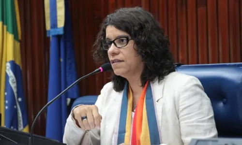 
				
					Estela diz que Azevêdo terá três oposições na Assembleia Legislativa da Paraíba
				
				
