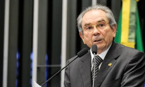 
                                        
                                            Raimundo Lira abre mão de disputar reeleição ao Senado
                                        
                                        