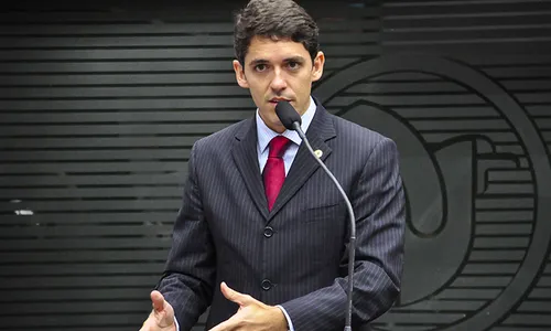 
                                        
                                            Tovar luta por candidatura, mas evita estipular prazo para definição
                                        
                                        