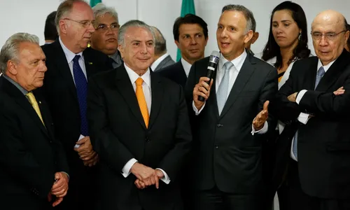 
                                        
                                            Temer anuncia liberação de R$ 2 bilhões em recursos para municípios brasileiros
                                        
                                        