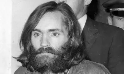 
                                        
                                            Psicopata Charles Manson roubou “Helter Skelter” dos Beatles
                                        
                                        