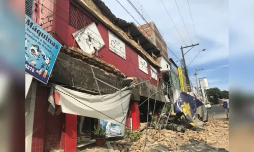 
				
					Marquise de loja de motos cai no Centro de João Pessoa na tarde desta sexta
				
				