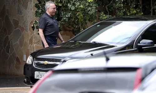 
                                        
                                            Temer se reúne com Rodrigo Maia e aliados na residência oficial
                                        
                                        