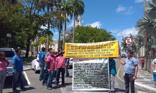 
                                        
                                            Motoristas de alternativos fecham Praça João Pessoa em protesto
                                        
                                        