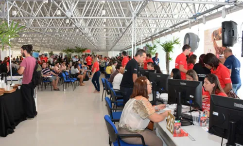 
                                        
                                            Servidores começam a receber salários pelo Bradesco em dezembro
                                        
                                        