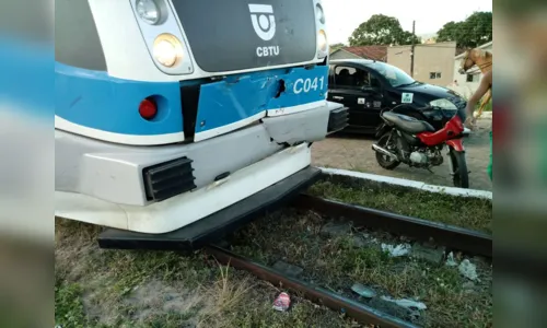 
				
					Trem colide com carro em Santa Rita, na Grande João Pessoa
				
				