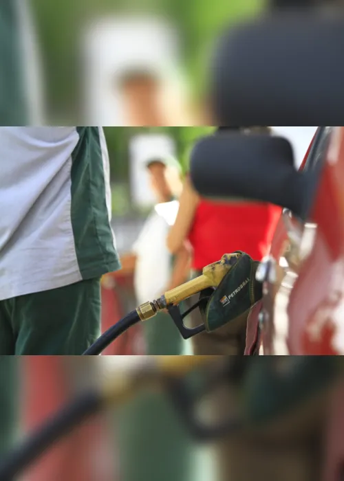 
                                        
                                            Petrobras reduz preço da gasolina em 1,38% nas refinarias nesta quarta-feira
                                        
                                        