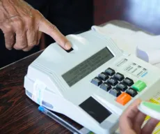 Eleitor que se recusar a entregar celular a mesário será impedido de votar, decide TSE