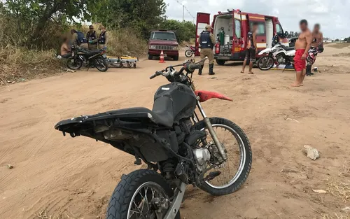 
				
					Acidente entre caminhão e moto deixa dois feridos com traumatismo craniano
				
				