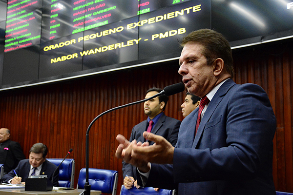 
				
					Carro com deputado Nabor Wanderley capota na BR-230
				
				