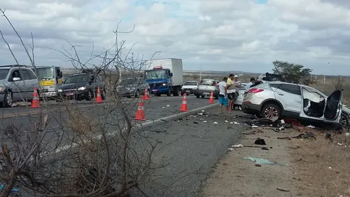 
				
					Casal morto na BR-230 viajava para Natal com família em Olivedos
				
				