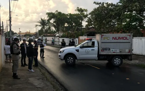 
				
					Homem é morto com tiro nas costas ao sair de festa no Rangel
				
				