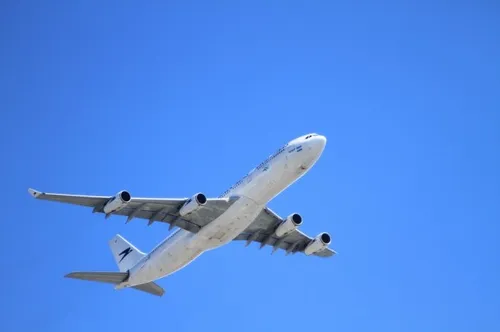 
				
					Azul anuncia retorno das operações aéreas em Campina Grande
				
				