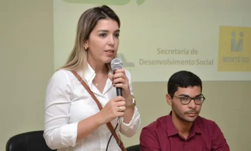 
				
					Prefeita de Monteiro exonera comissionados e reduz folha em 25%
				
				