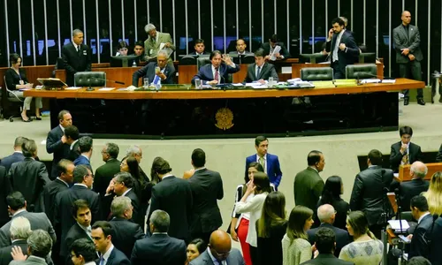 
                                        
                                            Congresso restabelece limite de 10% da renda do candidato para campanha
                                        
                                        