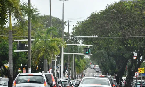 
                                        
                                            Trânsito em avenidas do Bairro dos Estados é interditado; confira
                                        
                                        