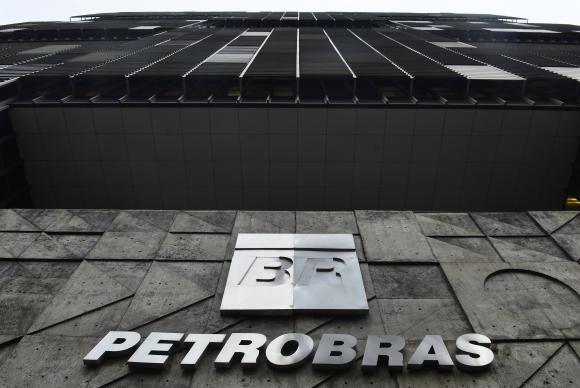 
                                        
                                            Justiça condena ex-dirigentes da Petrobras por fraudes em contratos
                                        
                                        